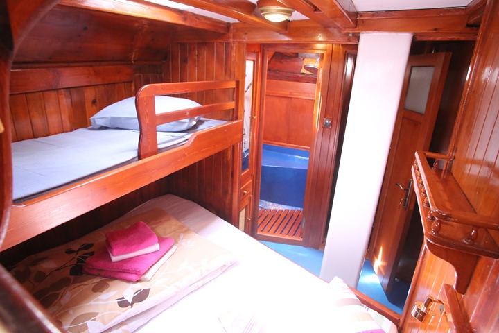 A triple cabin on the Yacht Anatolie
