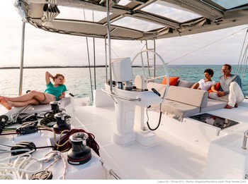 Sailing catamaran Nicolas - The flybridge