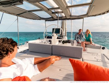 Sailing catamaran Nicolas - The flybridge