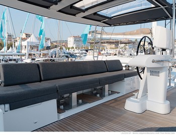 Sailing catamaran Nicolas - The flybridge