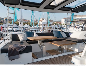 Sailing catamaran Nicolas - The flybridge